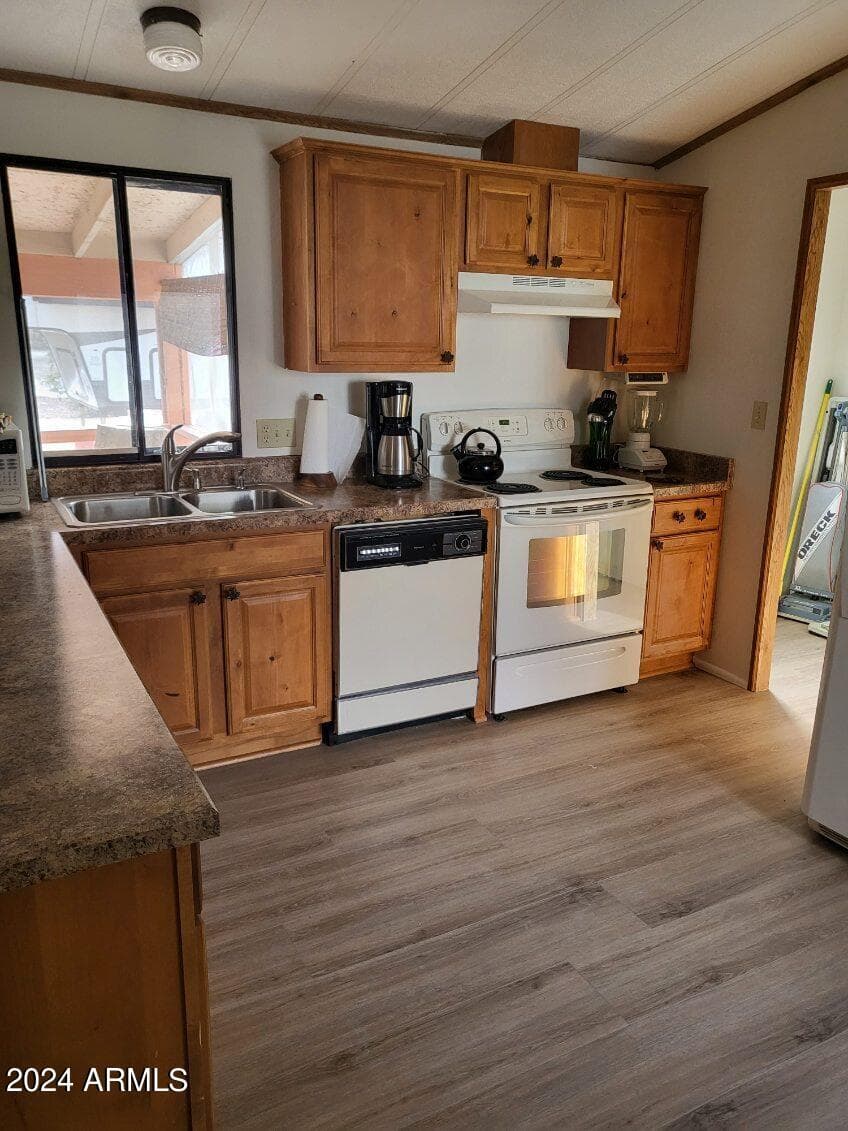 910 W GURLEY Street 32, Prescott, AZ 86305 — photo 12 of 50
