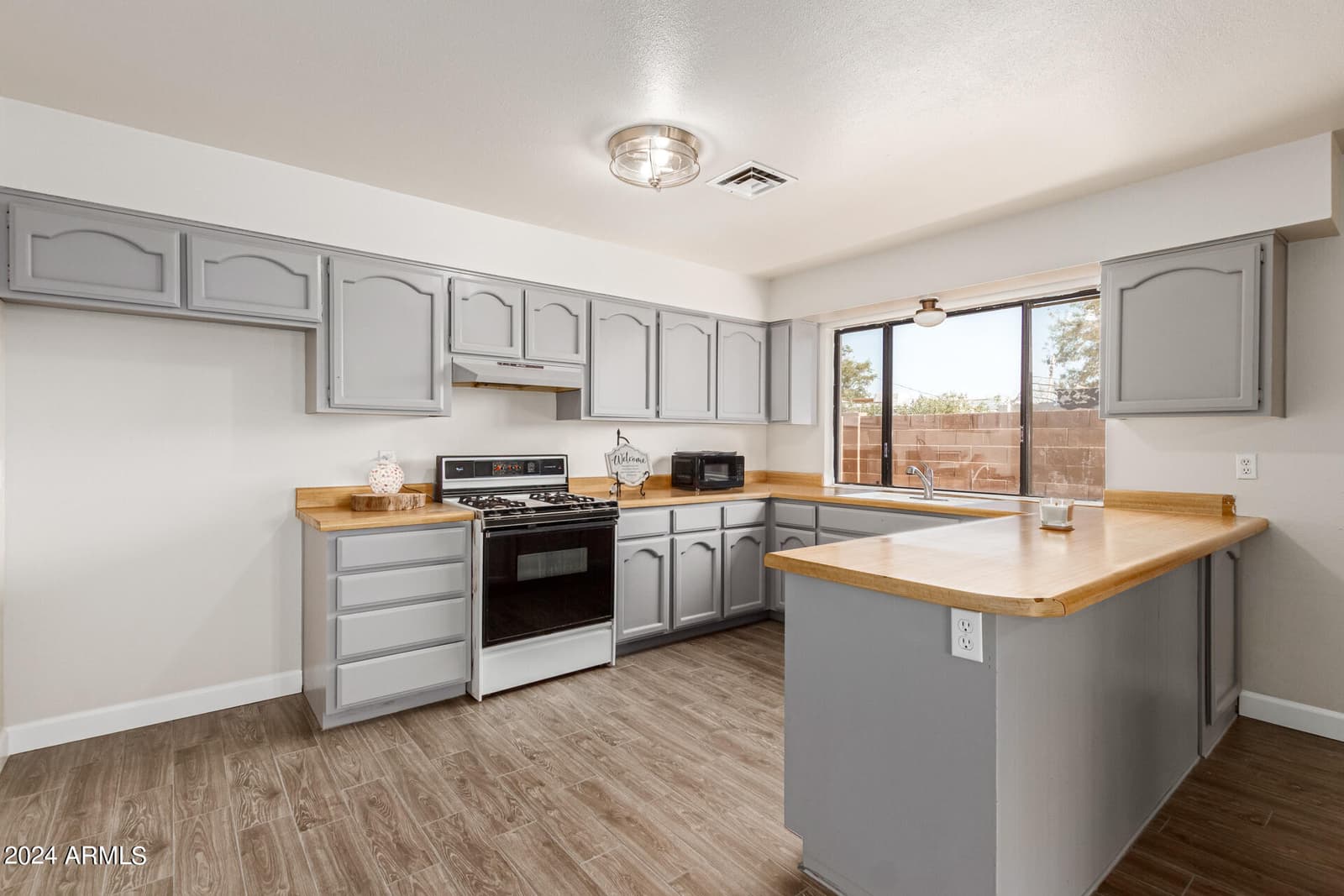 9641 N 13TH Avenue, Phoenix, AZ 85021 — photo 12 of 24