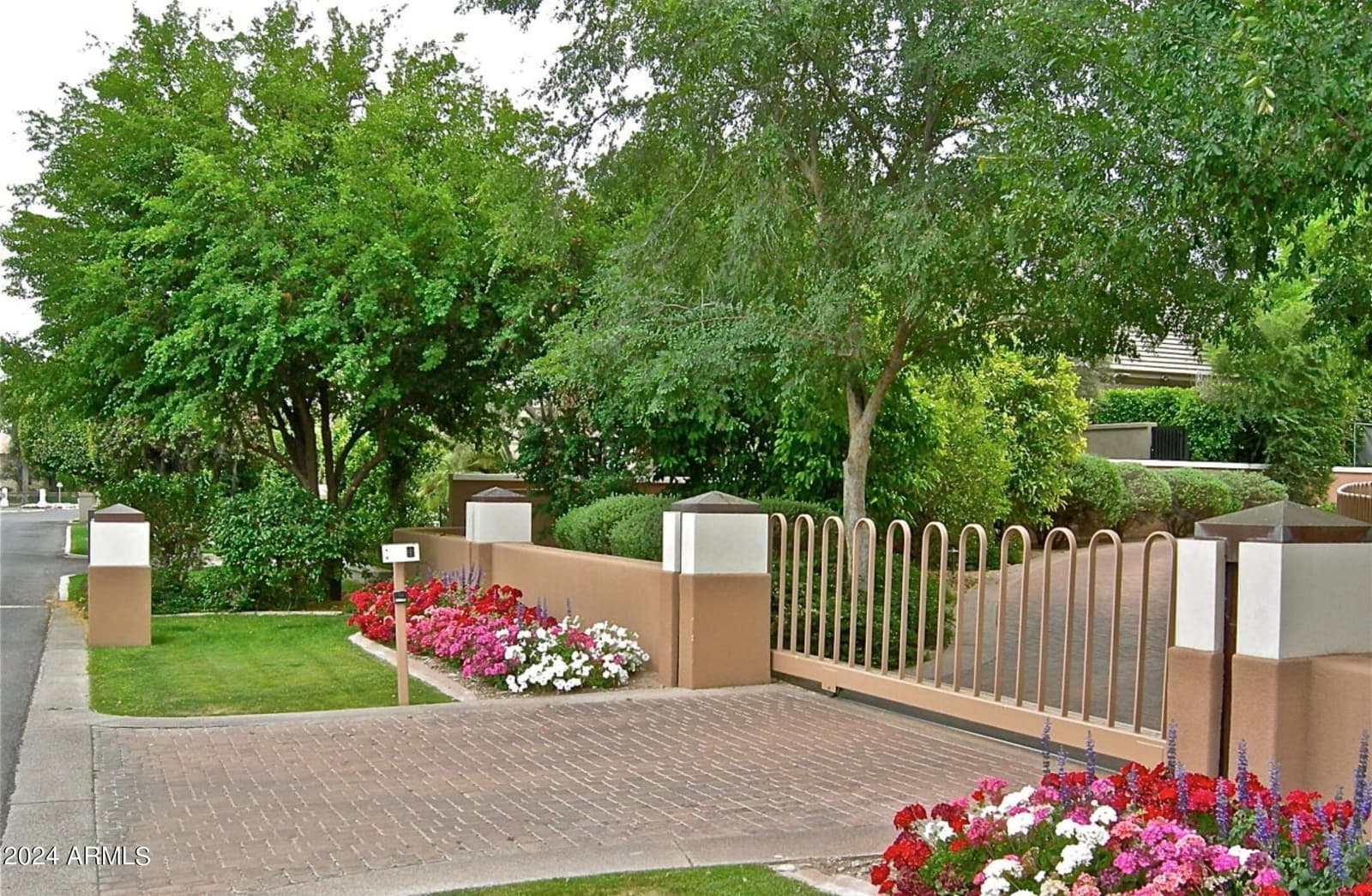 15 Biltmore Estates Drive, Phoenix, AZ 85016 — photo 3 of 40
