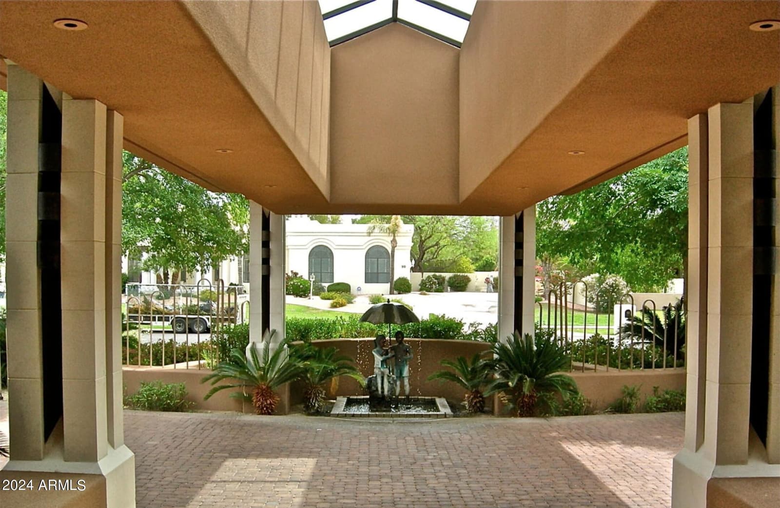 15 Biltmore Estates Drive, Phoenix, AZ 85016 — photo 7 of 40