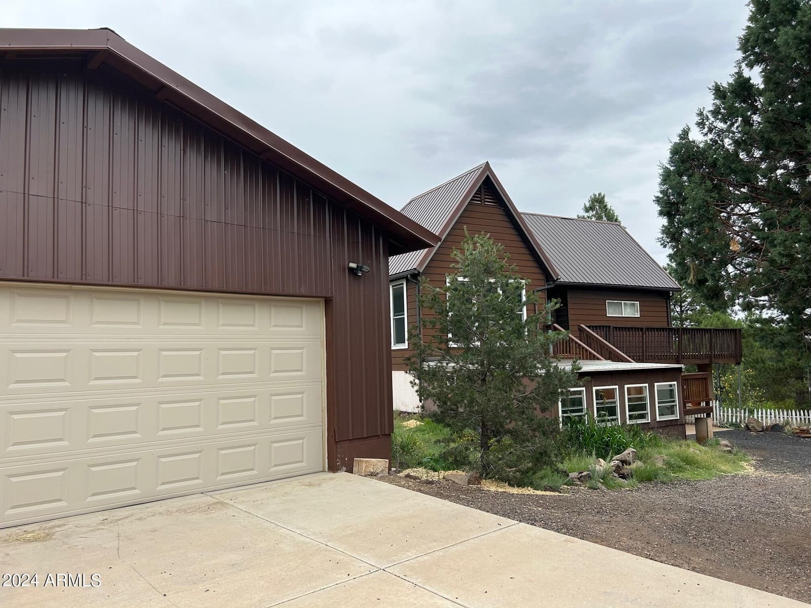 1467 COUNTY RD 3140, Vernon, AZ 85940 — photo 1 of 54
