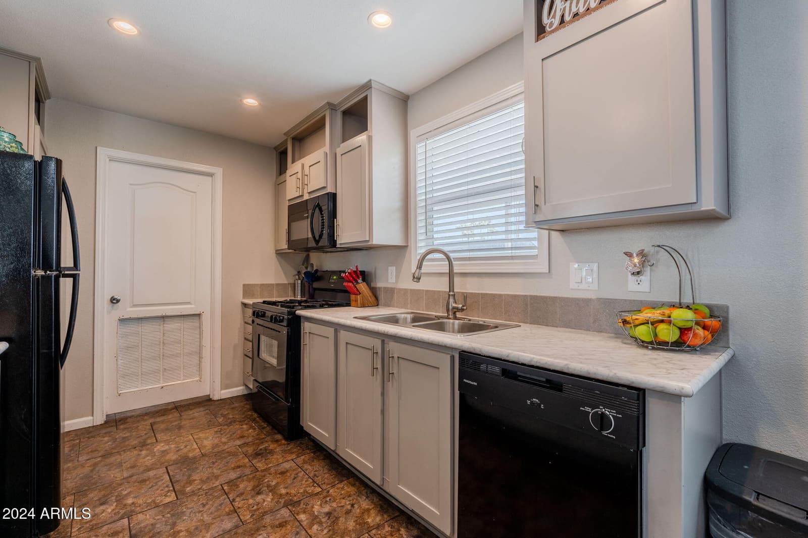 625 W MCKELLIPS Road 213, Mesa, AZ 85201 — photo 14 of 45