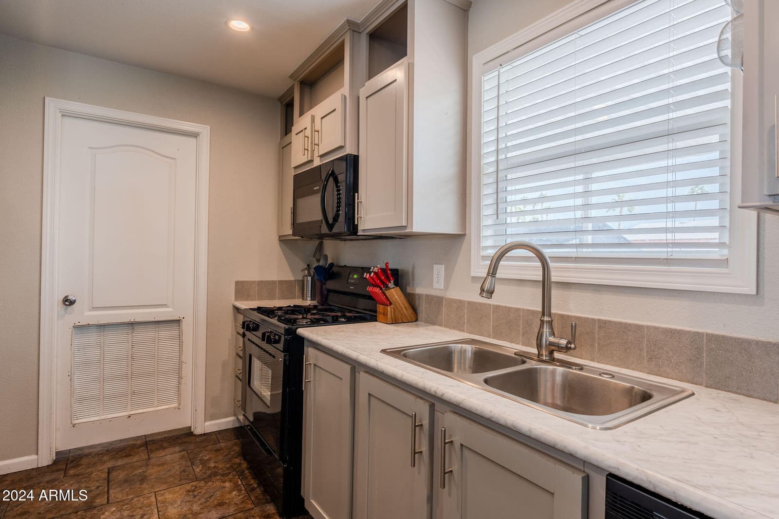 625 W MCKELLIPS Road 213, Mesa, AZ 85201 — photo 13 of 45