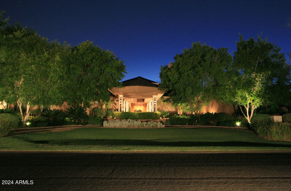 15 Biltmore Estates Drive, Phoenix, AZ 85016 — photo 5 of 40