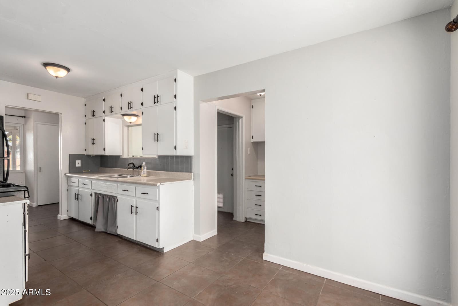 1061 W 5TH Street, Mesa, AZ 85201 — photo 5 of 29