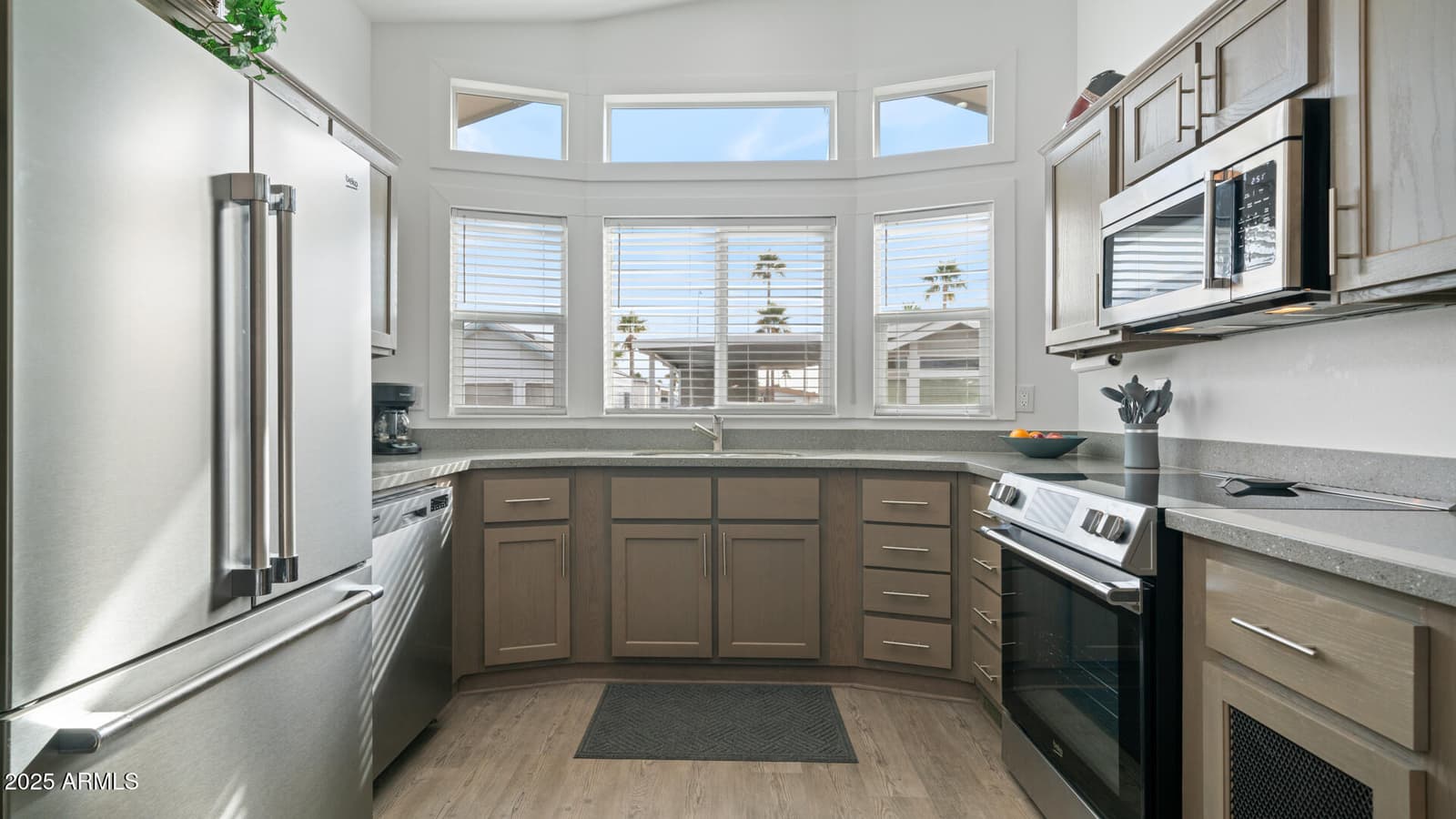 724 EMERALD Drive, Apache Junction, AZ 85119 — photo 12 of 68