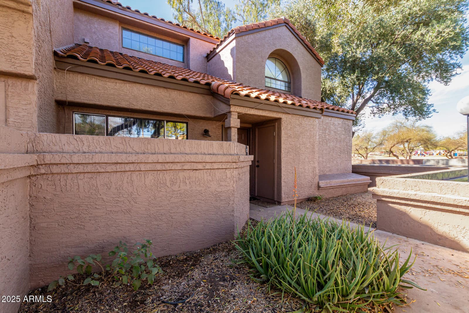 609 E MESQUITE Circle D131, Tempe, AZ 85288 — photo 2 of 36