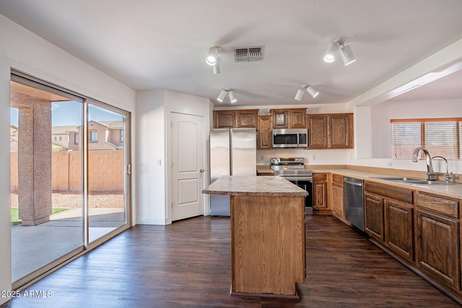 1202 W CENTRAL Avenue, Coolidge, AZ 85128 — photo 4 of 59