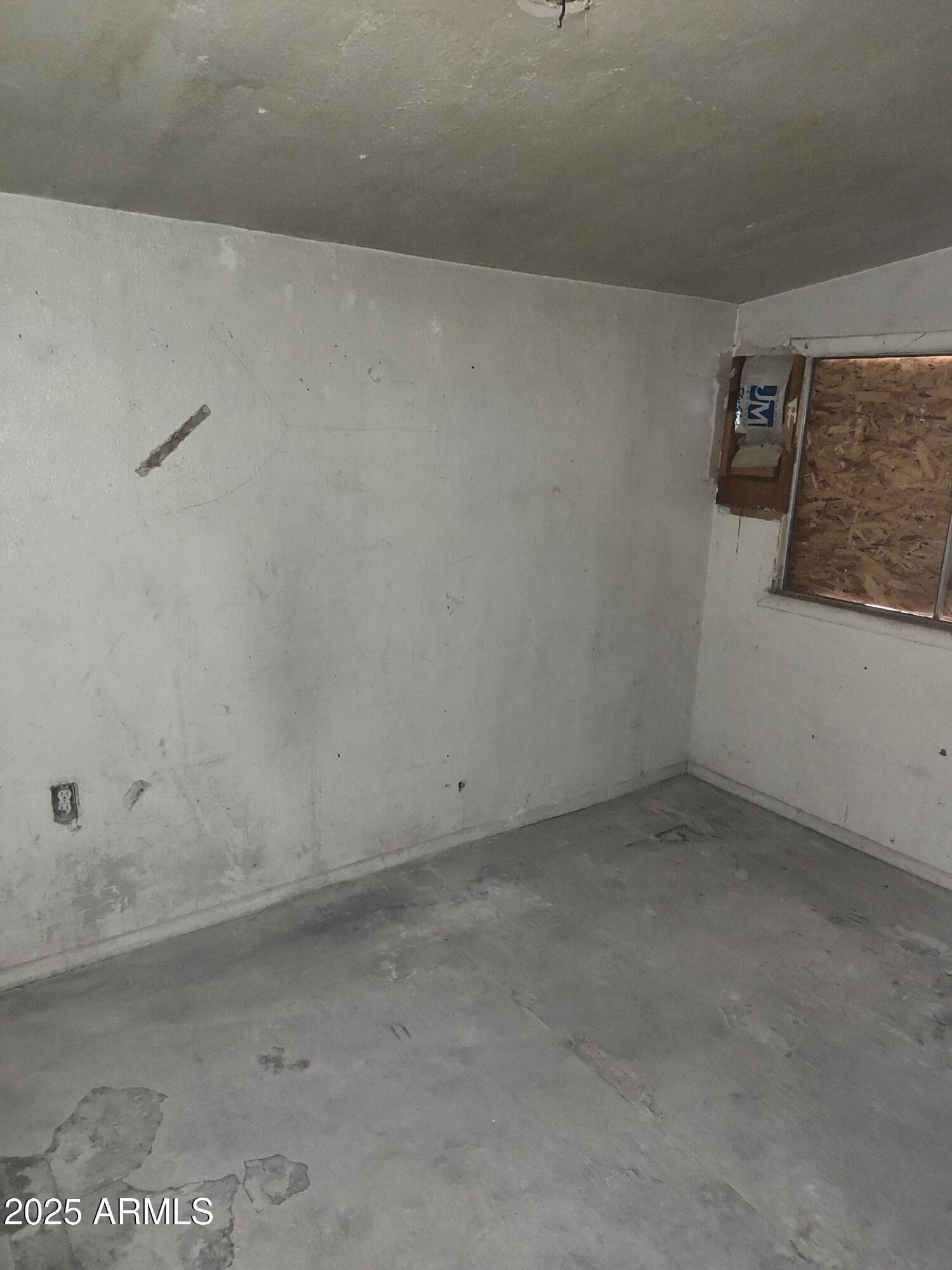 3915 E GREER Street, Miami, AZ 85539 — photo 13 of 16