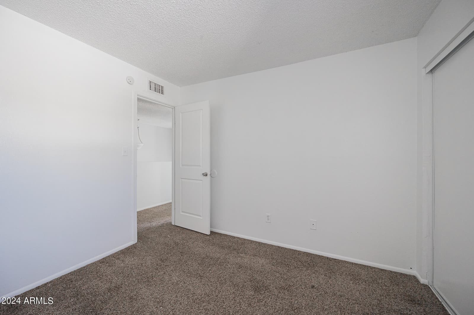 2646 N 43RD Avenue B, Phoenix, AZ 85009 — photo 10 of 17