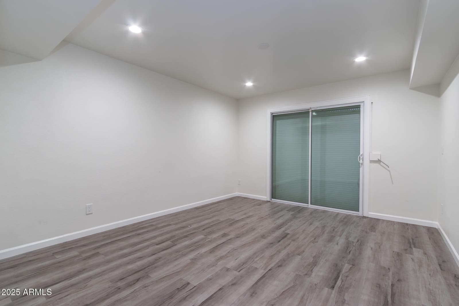 1327 W GLENDALE Avenue, Phoenix, AZ 85021 — photo 15 of 39
