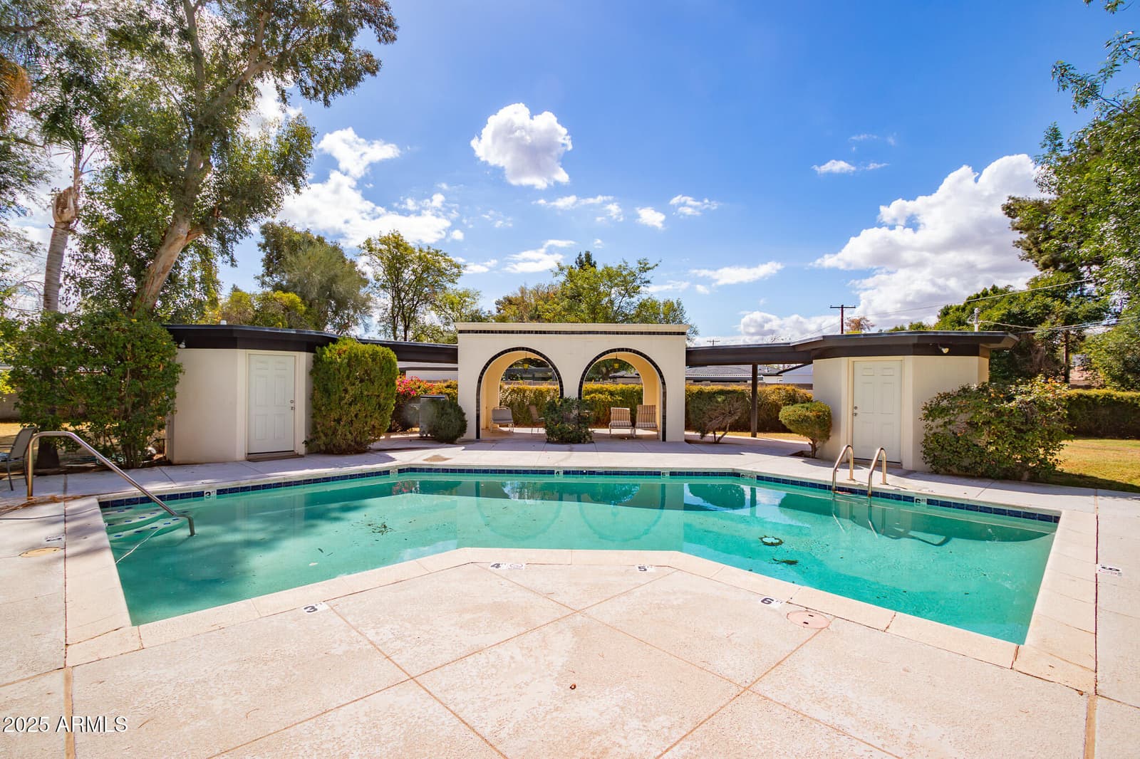1327 W GLENDALE Avenue, Phoenix, AZ 85021 — photo 36 of 39