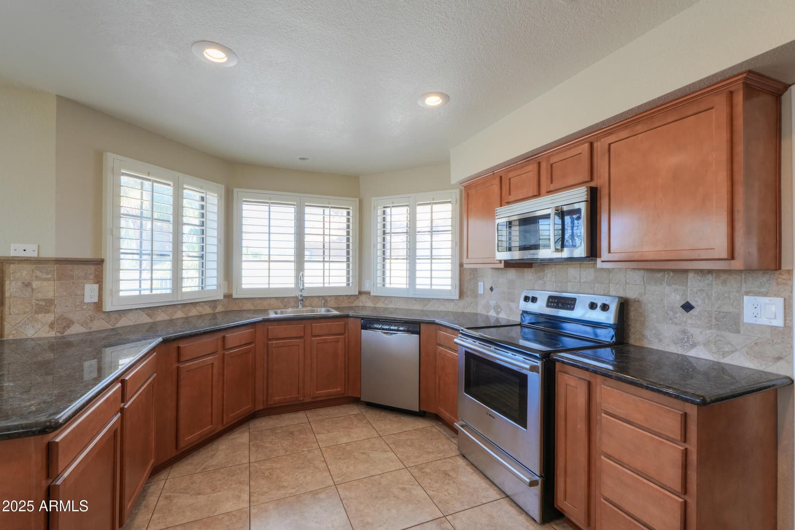 2077 N LAKE SHORE Drive, Casa Grande, AZ 85122 — photo 17 of 59