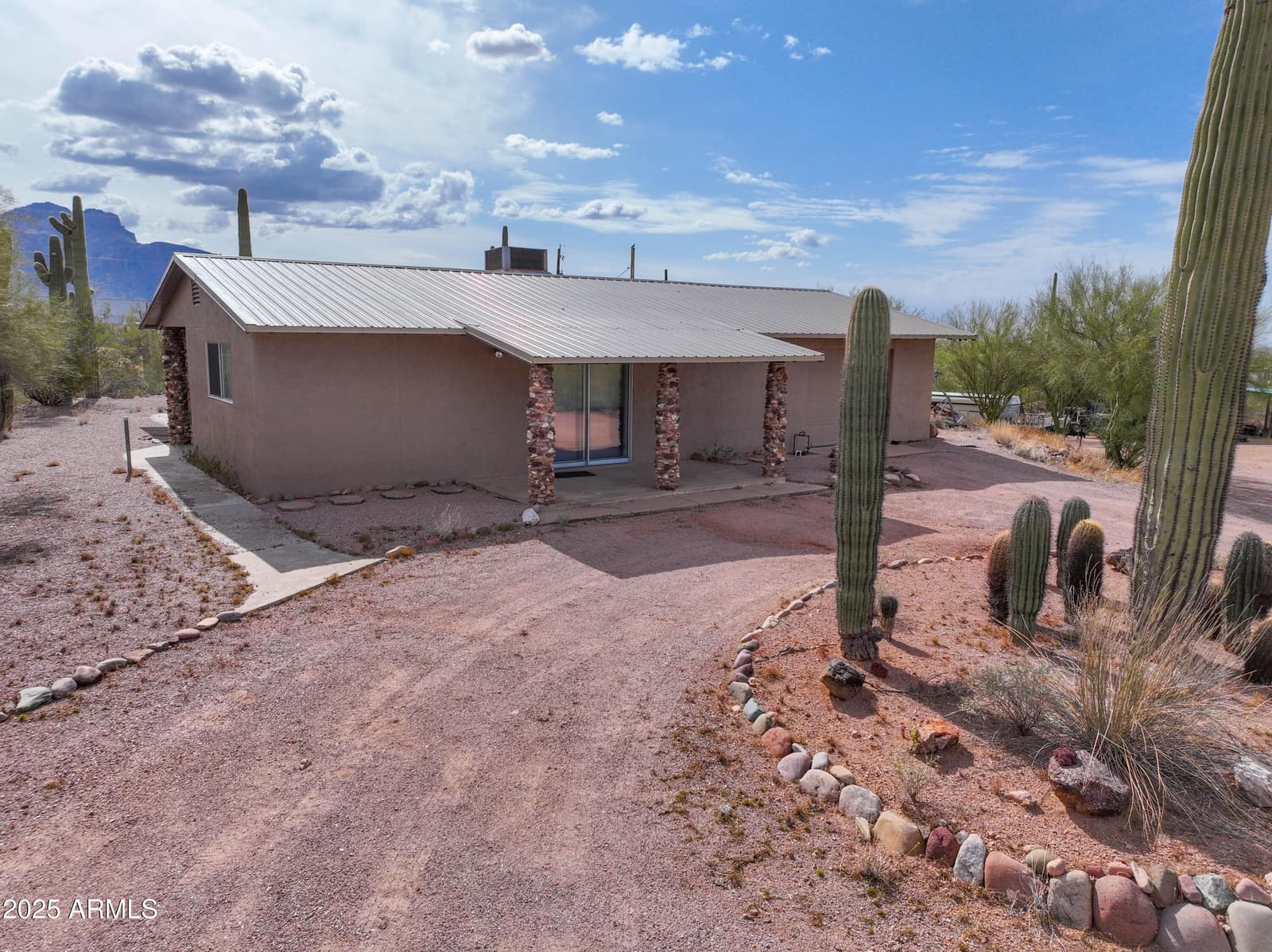 1325 E TONTO Street, Apache Junction, AZ 85119 — photo 2 of 25