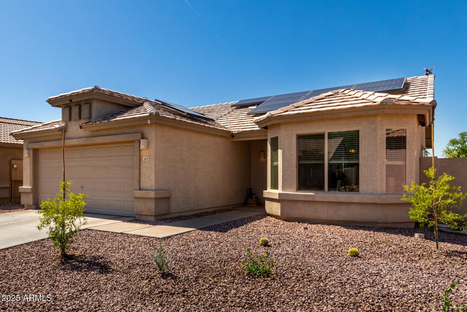 1634 E HARWELL Road, Phoenix, AZ 85042 — photo 4 of 44