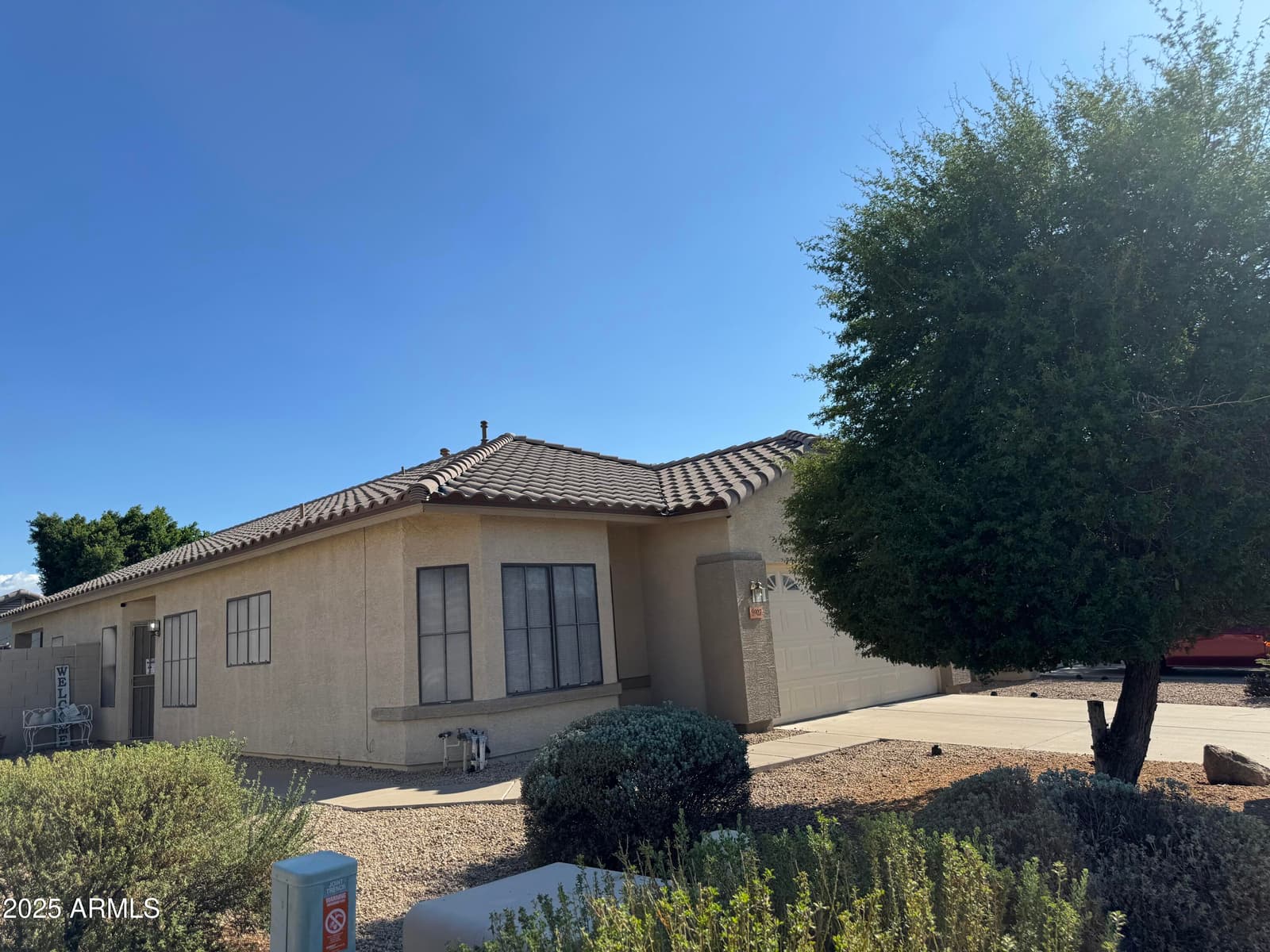 8927 W PARADISE Drive, Peoria, AZ 85345 — photo 3 of 31