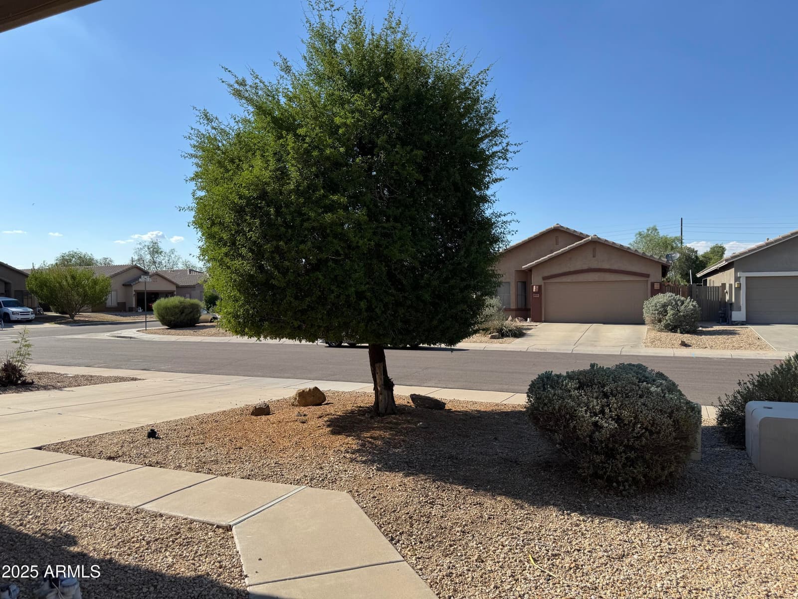 8927 W PARADISE Drive, Peoria, AZ 85345 — photo 5 of 31