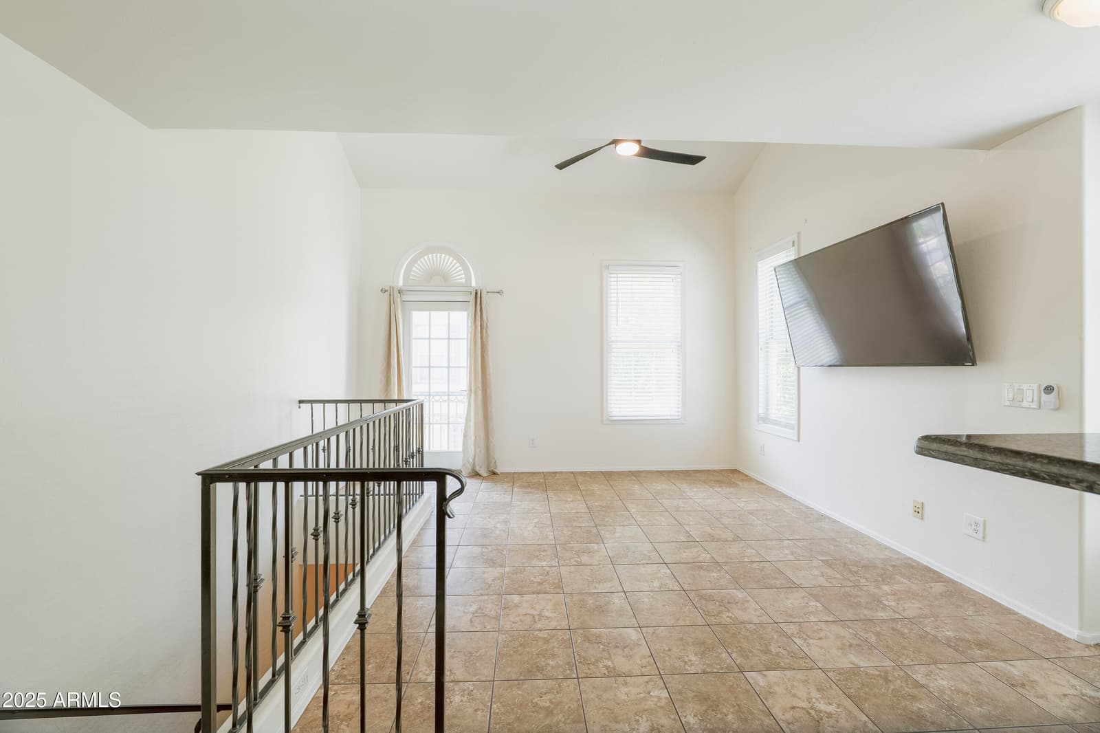 5749 S 21ST Terrace, Phoenix, AZ 85040 — photo 4 of 29