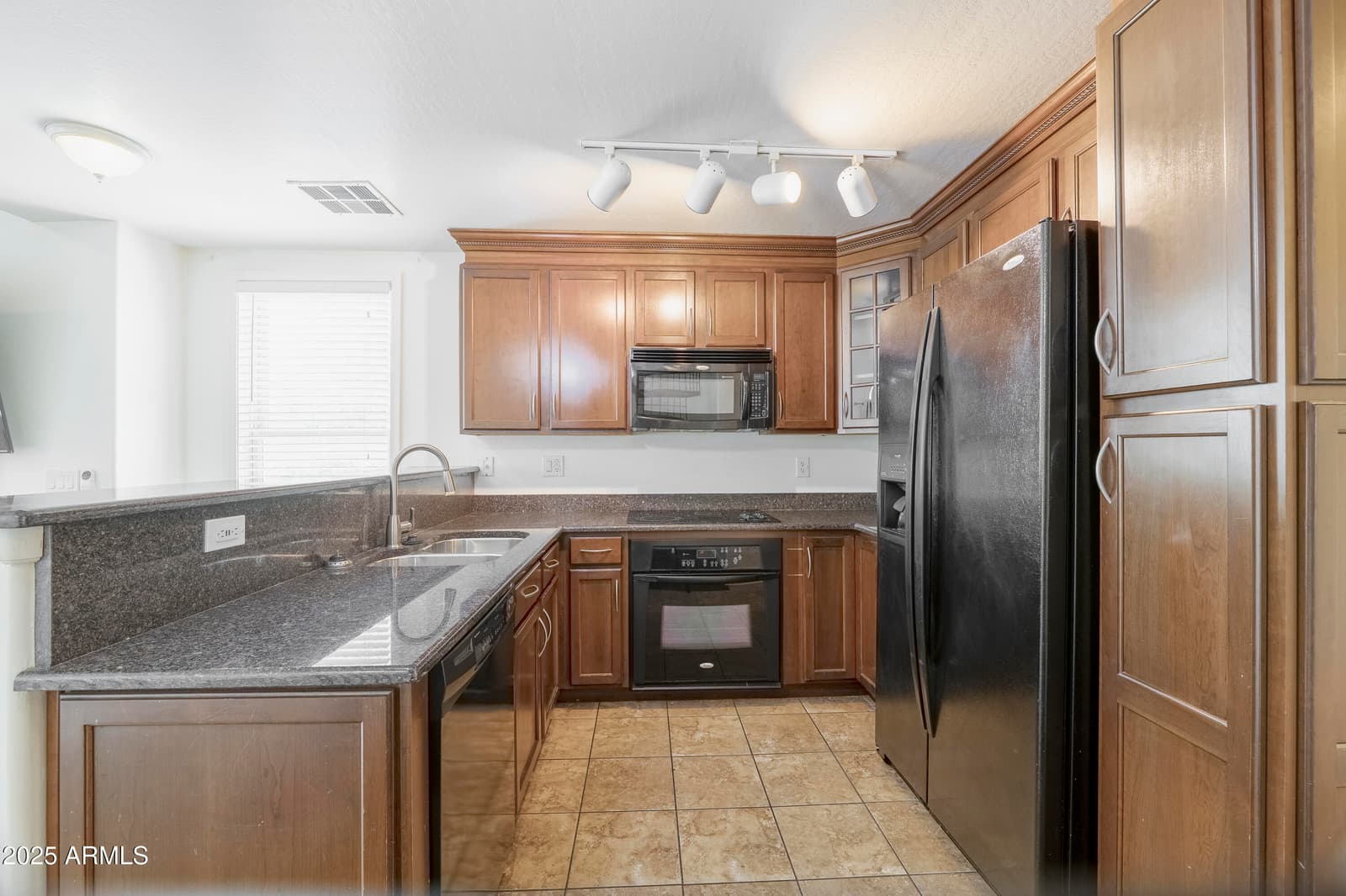 5749 S 21ST Terrace, Phoenix, AZ 85040 — photo 5 of 29