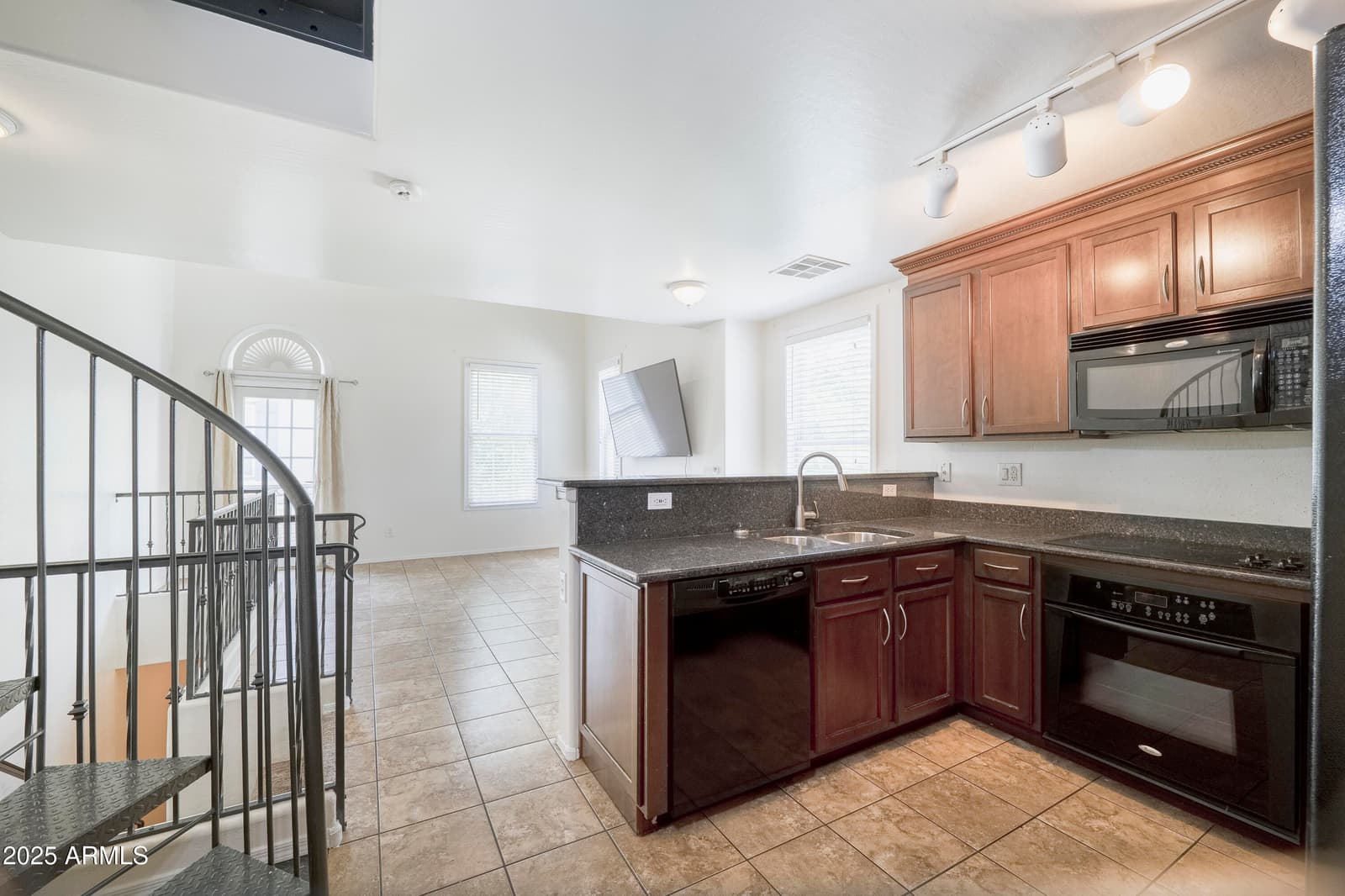 5749 S 21ST Terrace, Phoenix, AZ 85040 — photo 6 of 29