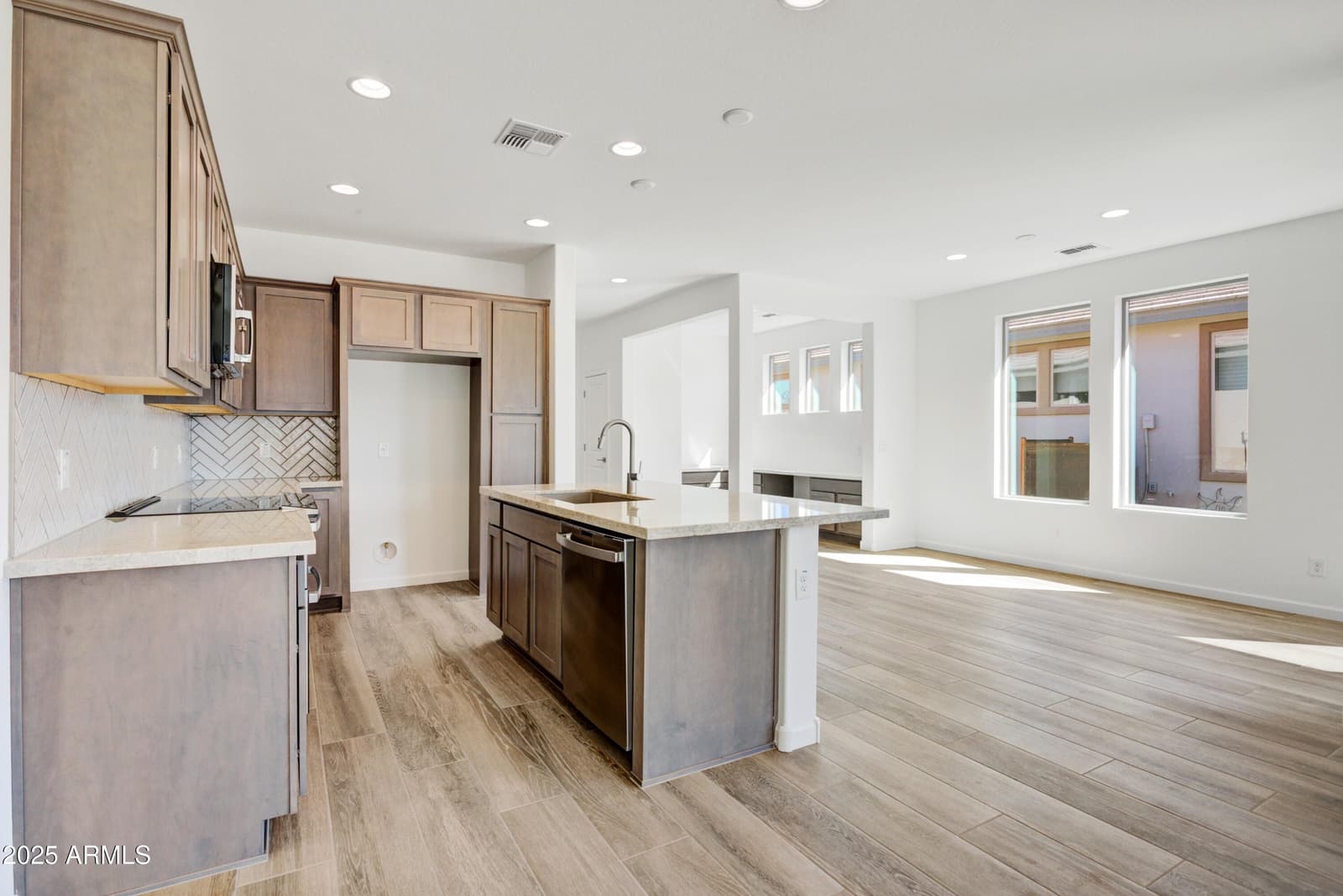 4053 DESERT MOON Drive, Wickenburg, AZ 85390 — photo 11 of 27