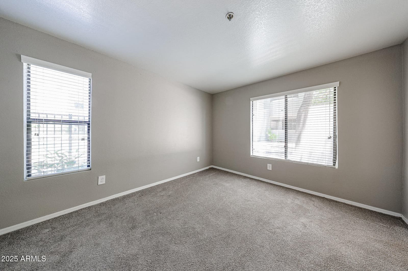 2025 E CAMPBELL Avenue 137, Phoenix, AZ 85016 — photo 9 of 19