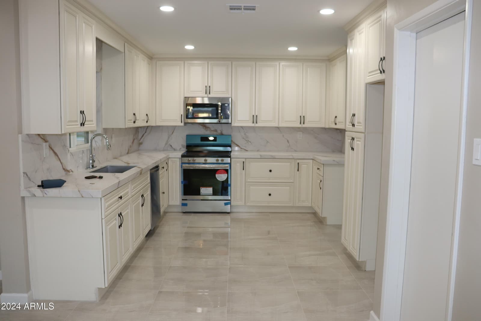 6702 E ALMERIA Road, Scottsdale, AZ 85257 — photo 5 of 23