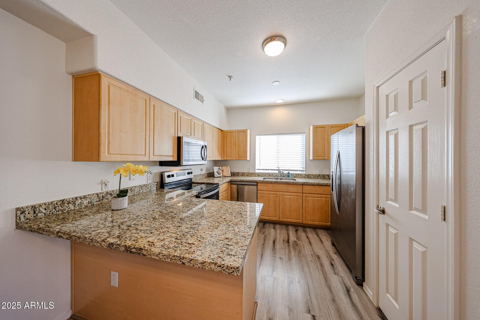 7401 W ARROWHEAD CLUBHOUSE Drive 2047, Glendale, AZ 85308 — photo 4 of 26