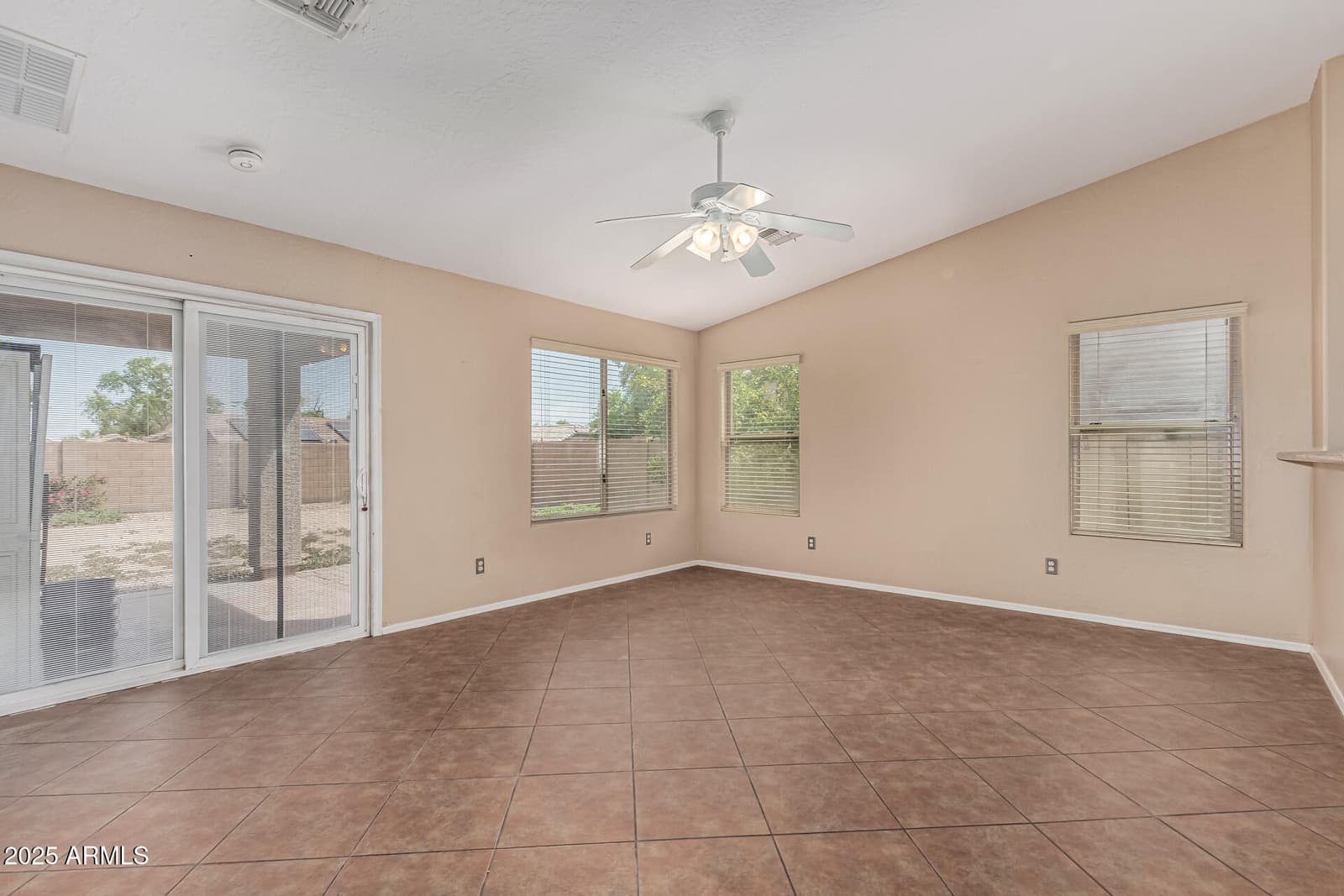 1634 E HARWELL Road, Phoenix, AZ 85042 — photo 7 of 44