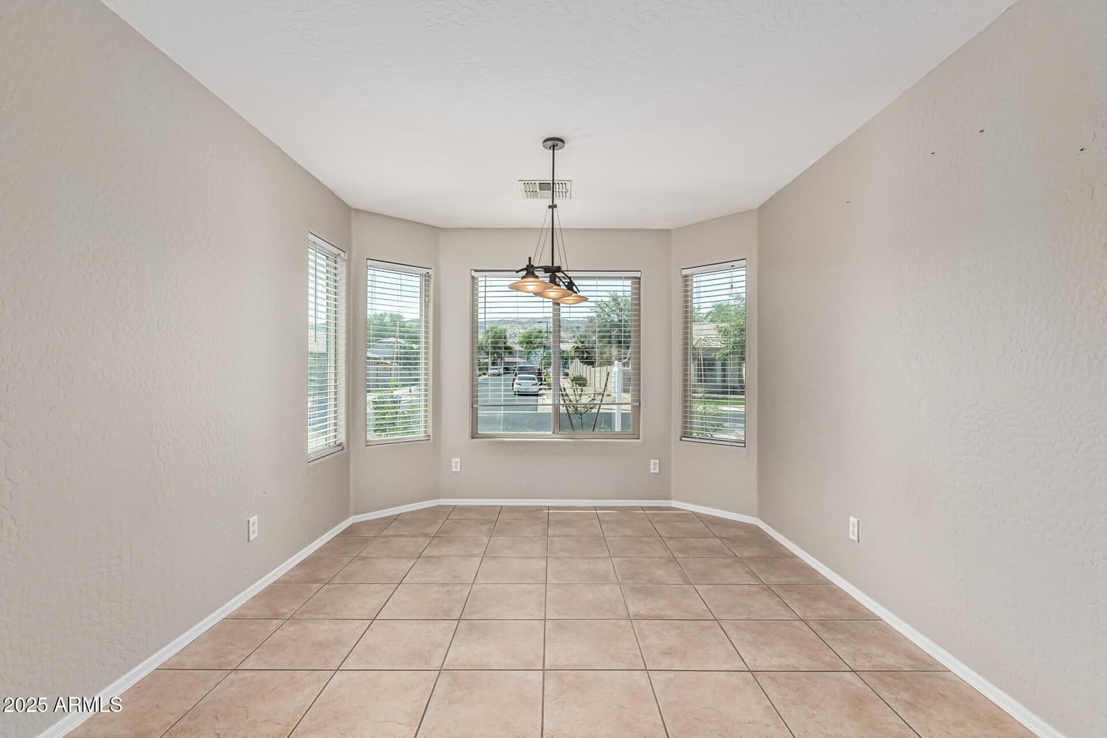 1634 E HARWELL Road, Phoenix, AZ 85042 — photo 12 of 44