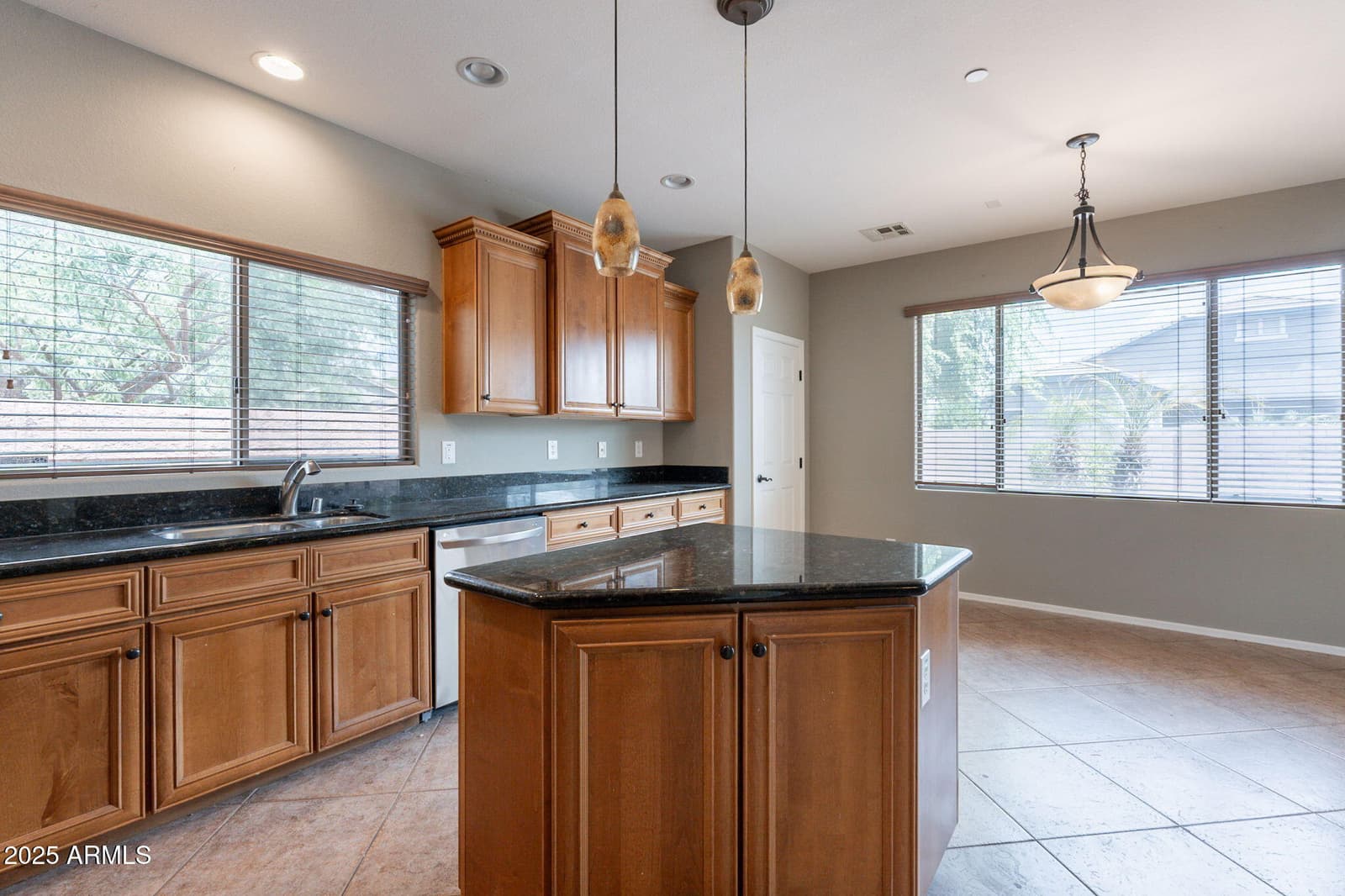13820 W CHEERY LYNN Road, Avondale, AZ 85392 — photo 4 of 28