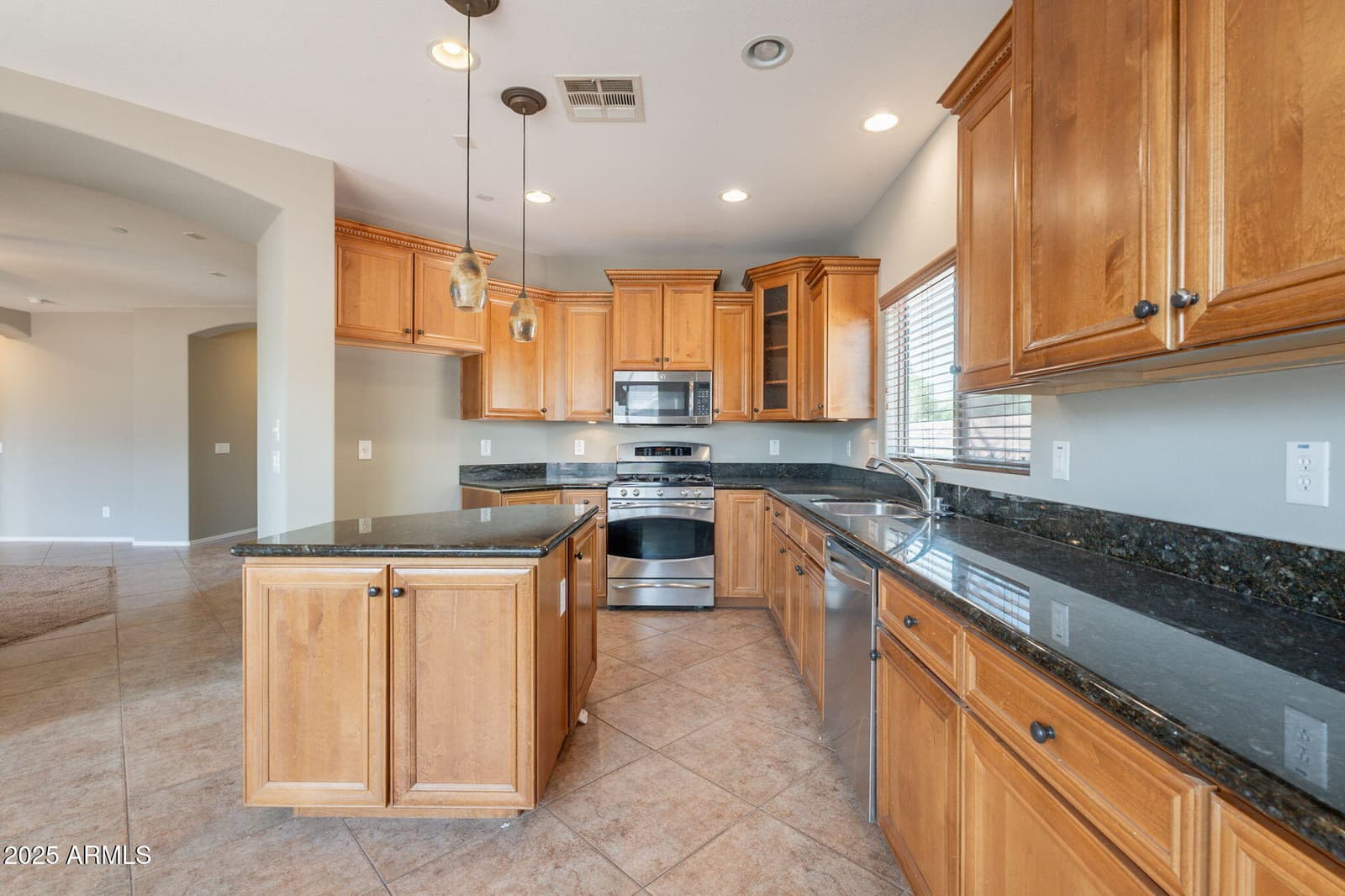 13820 W CHEERY LYNN Road, Avondale, AZ 85392 — photo 5 of 28
