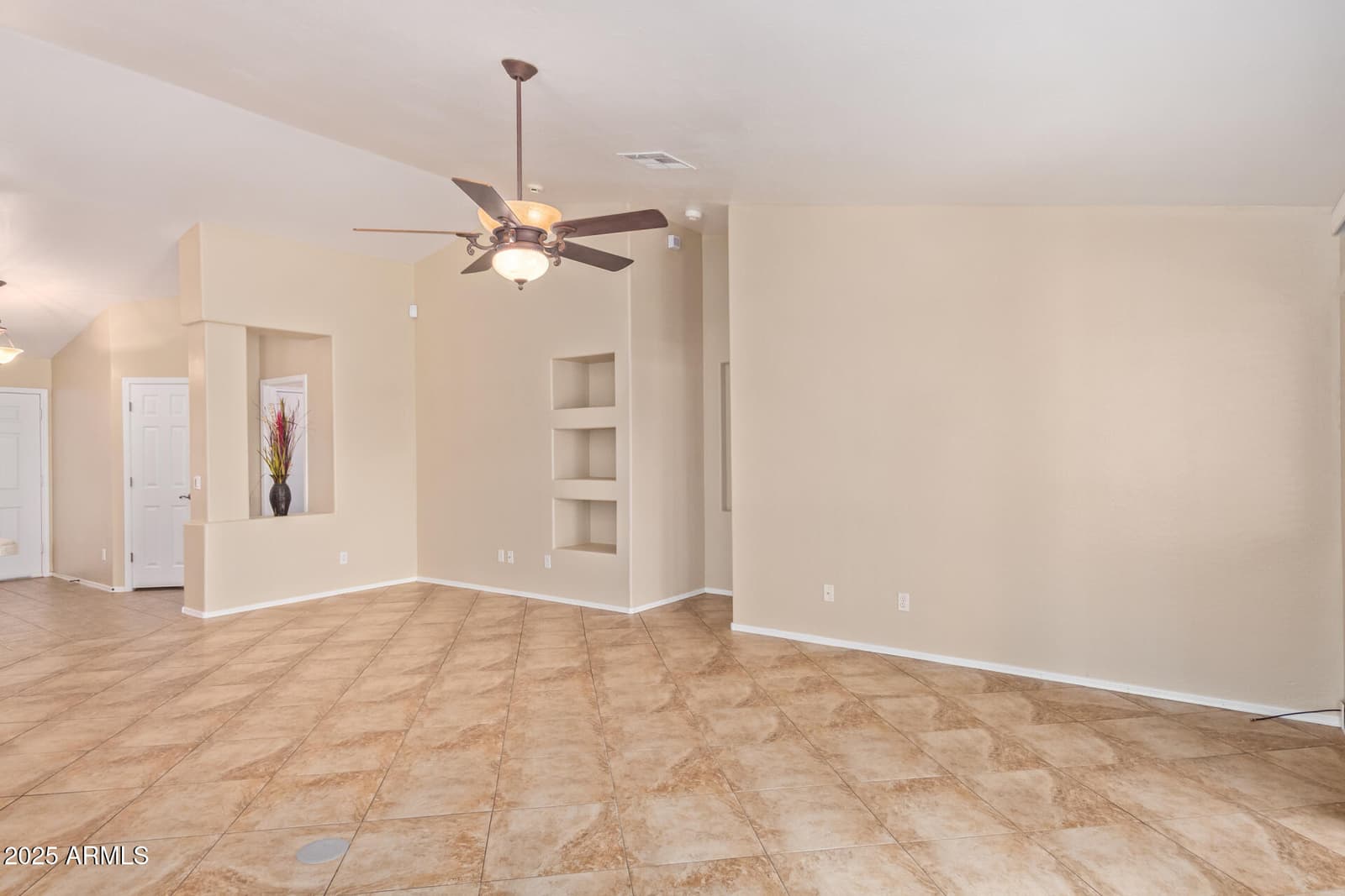2384 E ANTIGUA Drive, Casa Grande, AZ 85194 — photo 5 of 39