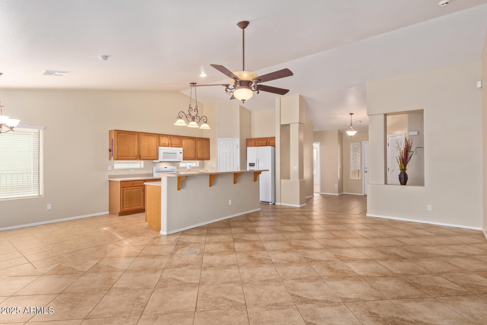 2384 E ANTIGUA Drive, Casa Grande, AZ 85194 — photo 7 of 39