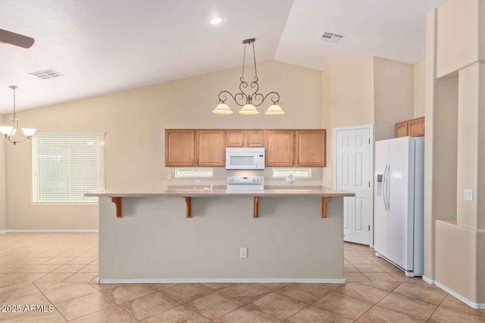 2384 E ANTIGUA Drive, Casa Grande, AZ 85194 — photo 9 of 39