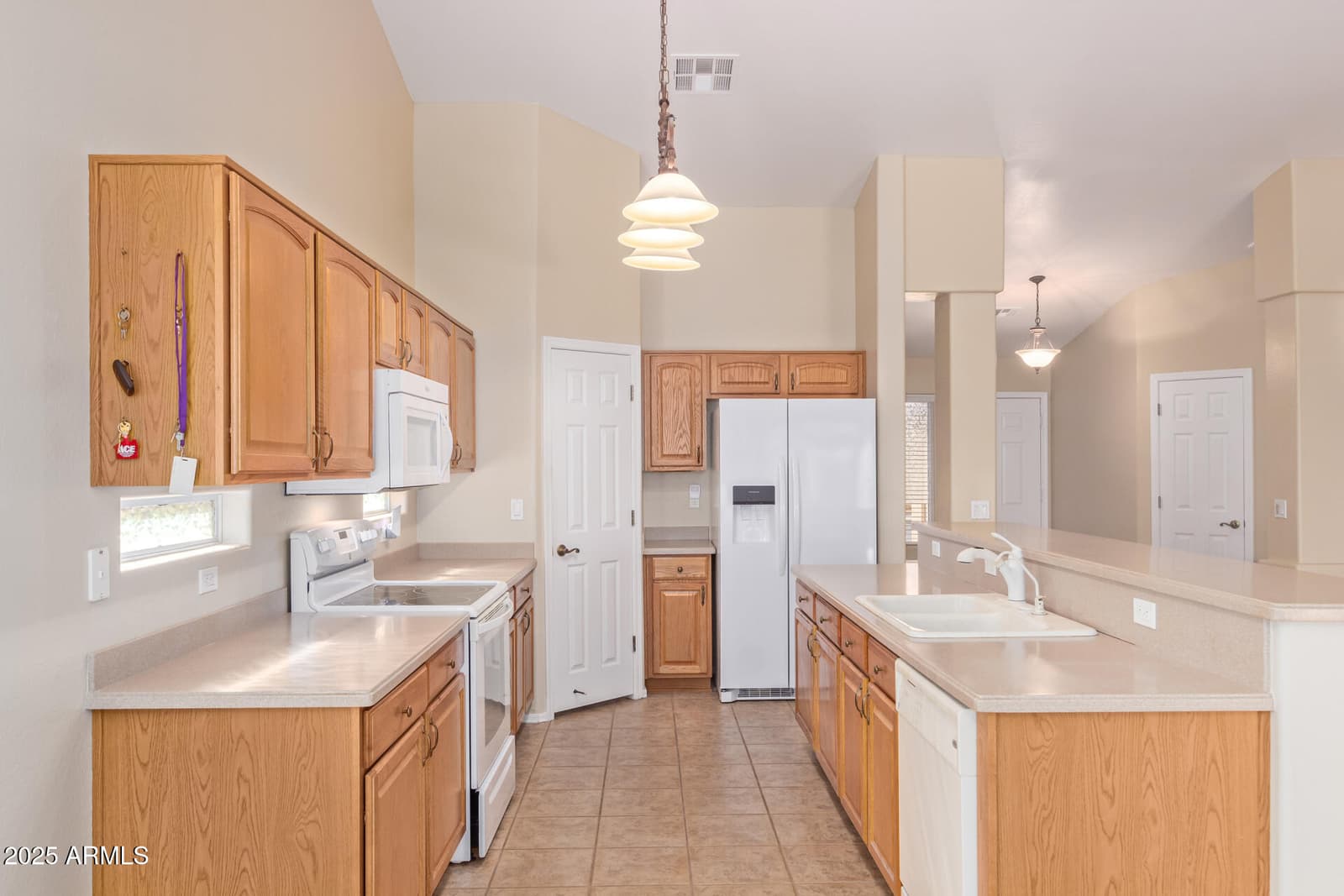 2384 E ANTIGUA Drive, Casa Grande, AZ 85194 — photo 10 of 39