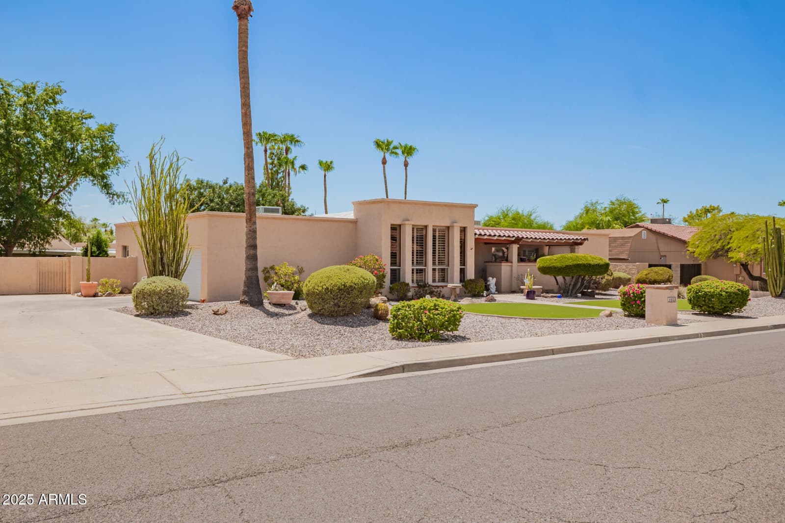 5411 E Acoma Drive, Scottsdale, AZ 85254 — photo 8 of 39