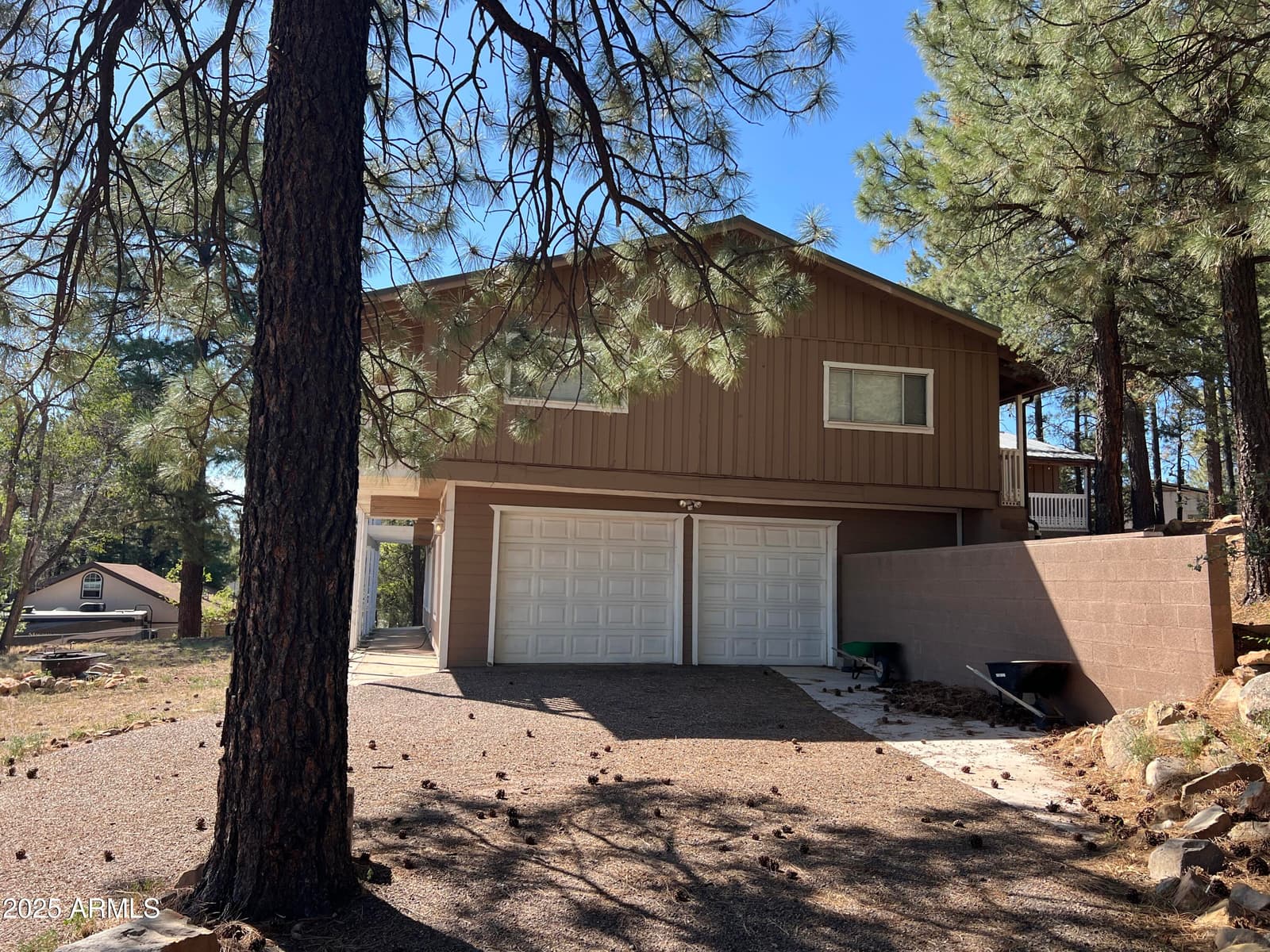 201 S 6TH Place, Show Low, AZ 85901 — photo 5 of 48