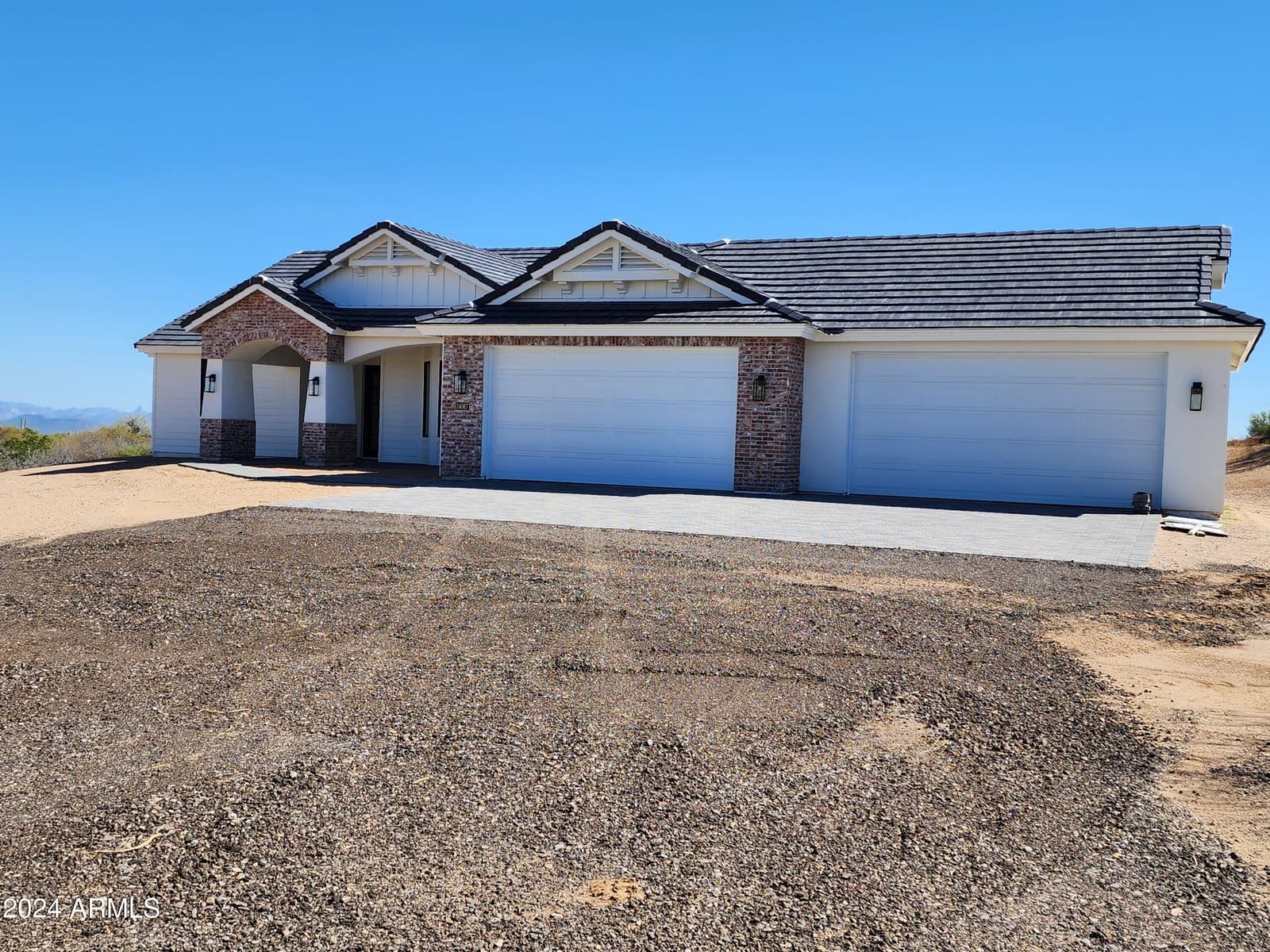 1635 W ARROWHEAD Lane, San Tan Valley, AZ 85144 — photo 8 of 27