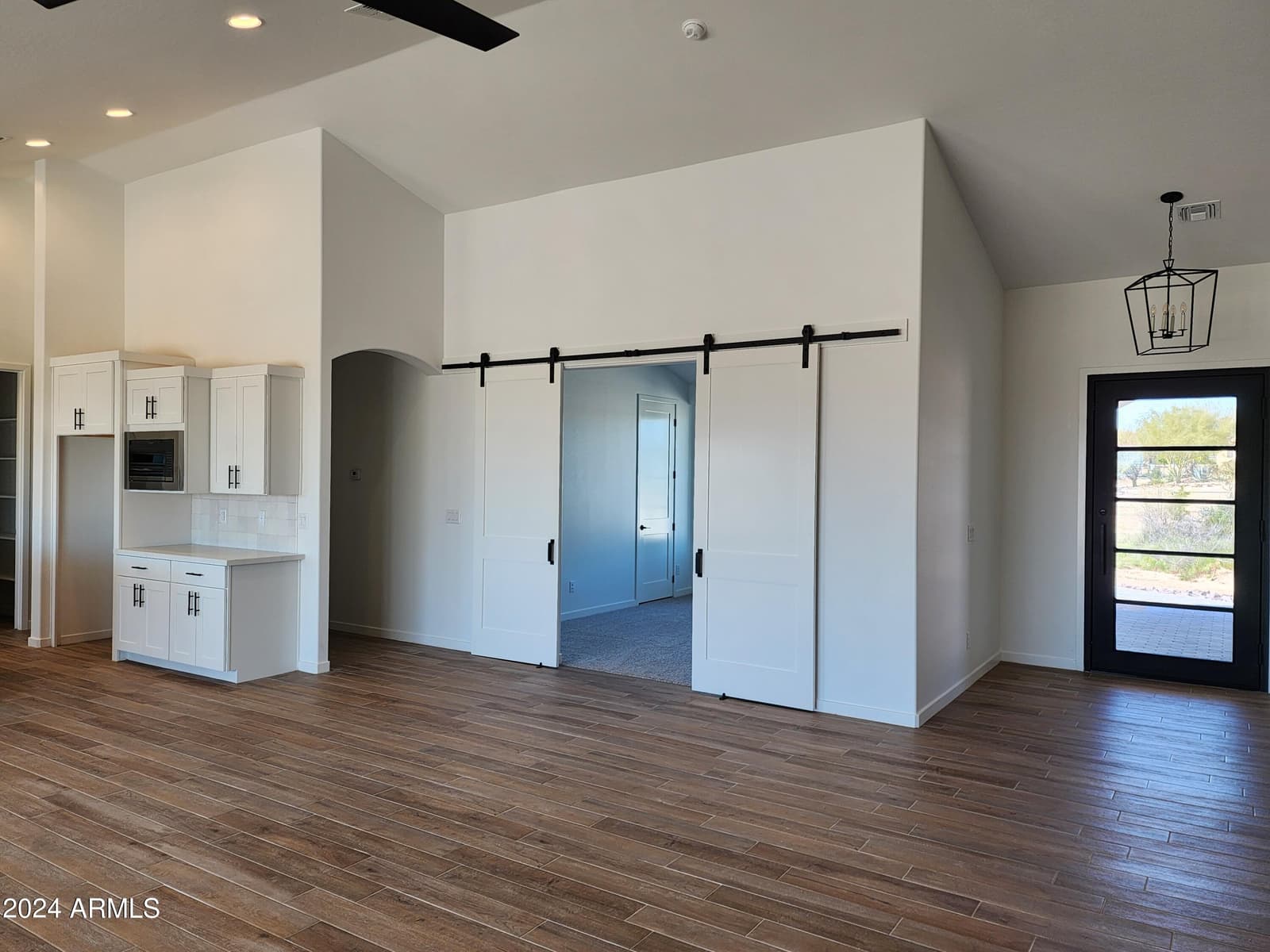 1635 W ARROWHEAD Lane, San Tan Valley, AZ 85144 — photo 10 of 27