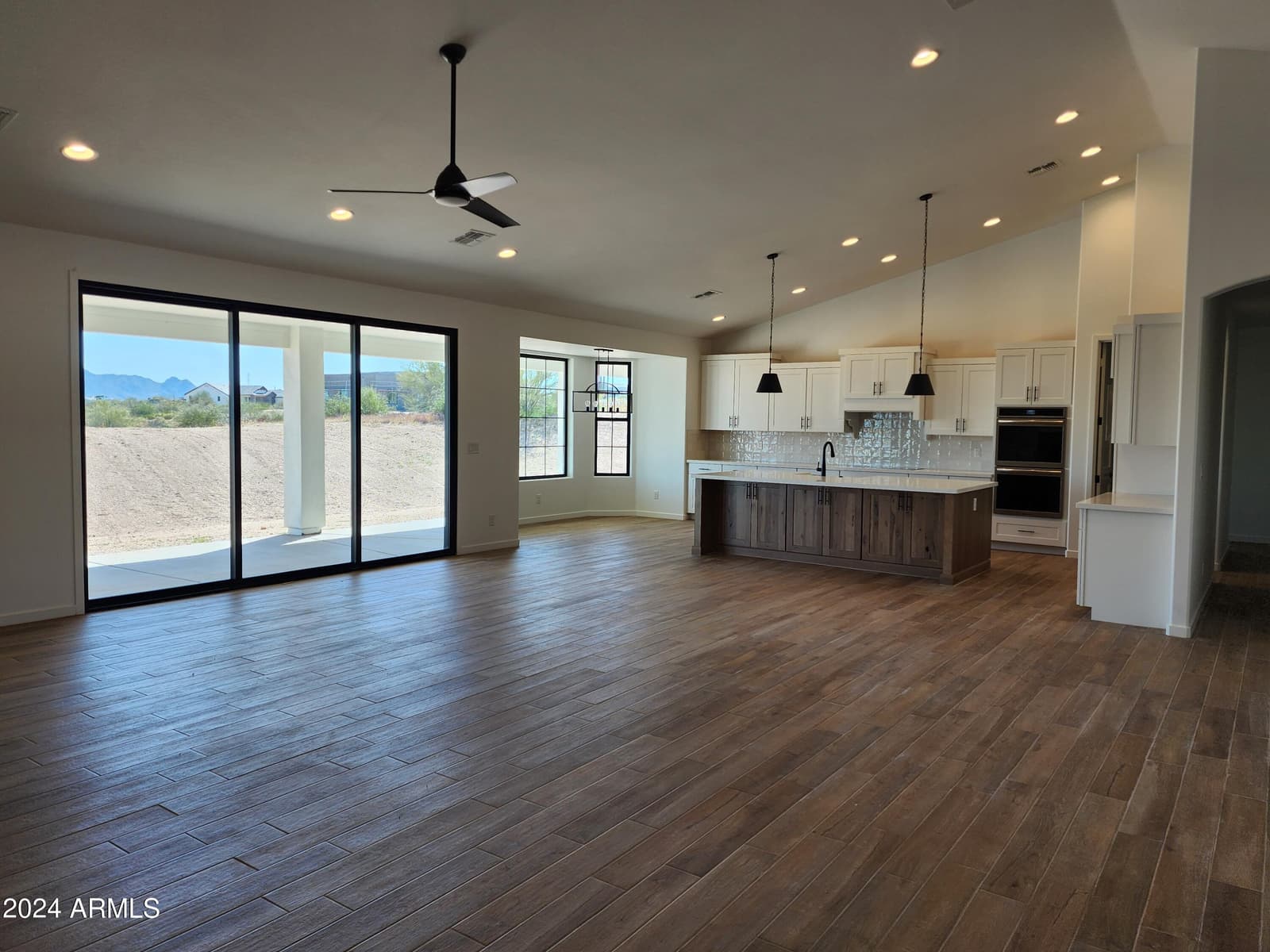 1635 W ARROWHEAD Lane, San Tan Valley, AZ 85144 — photo 11 of 27
