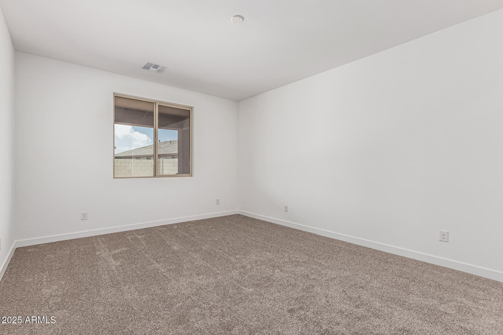18348 W VILLA HERMOSA Lane, Surprise, AZ 85387 — photo 11 of 31