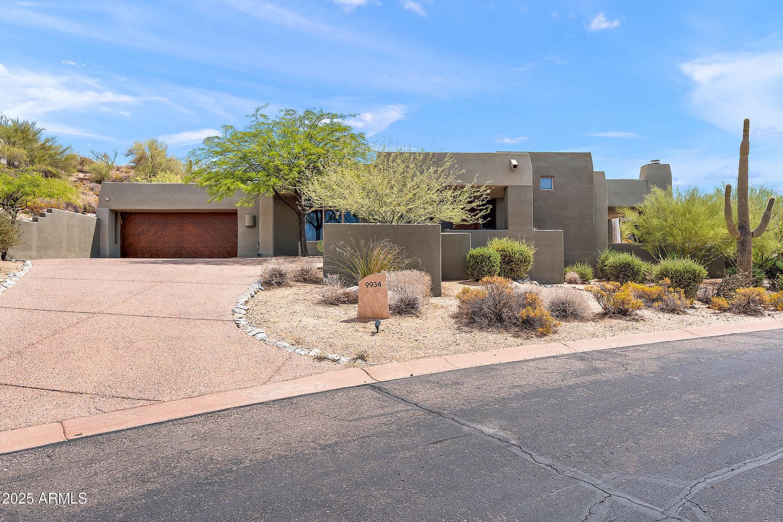 9934 E GRAYTHORN Drive, Scottsdale, AZ 85262 — photo 2 of 43