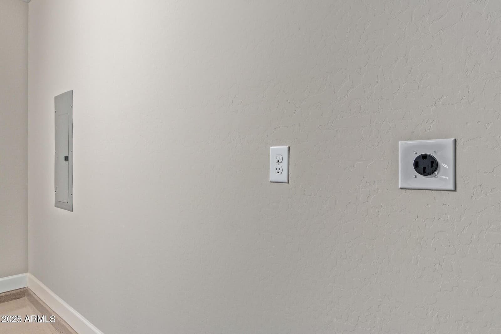 2121 W SONORAN DESERT Drive W 107, Phoenix, AZ 85085 — photo 30 of 37
