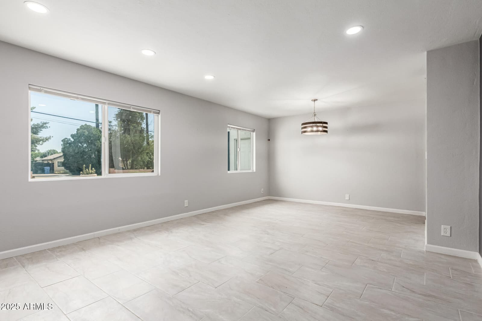 3336 E EARLL Drive, Phoenix, AZ 85018 — photo 5 of 38