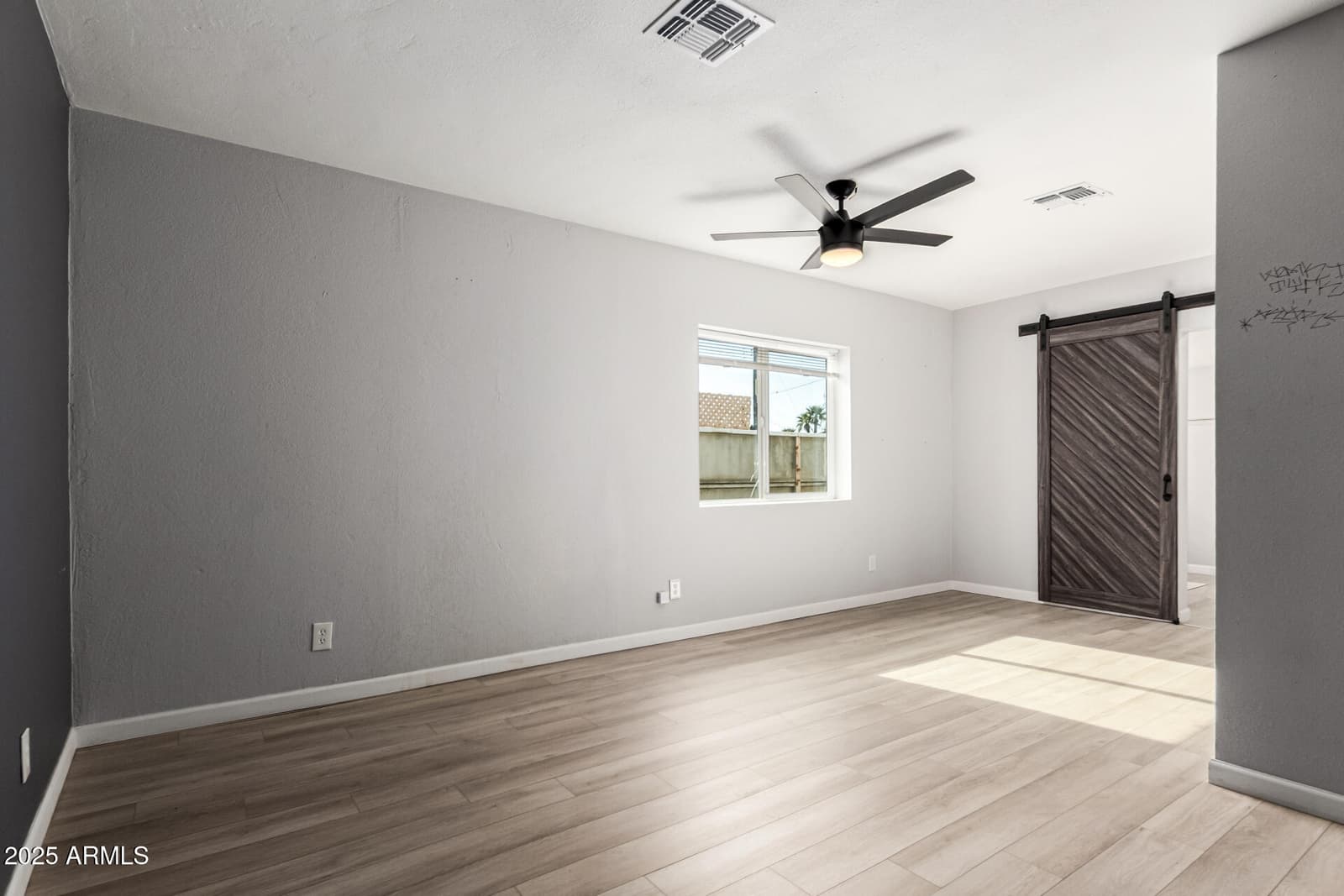 3336 E EARLL Drive, Phoenix, AZ 85018 — photo 14 of 38