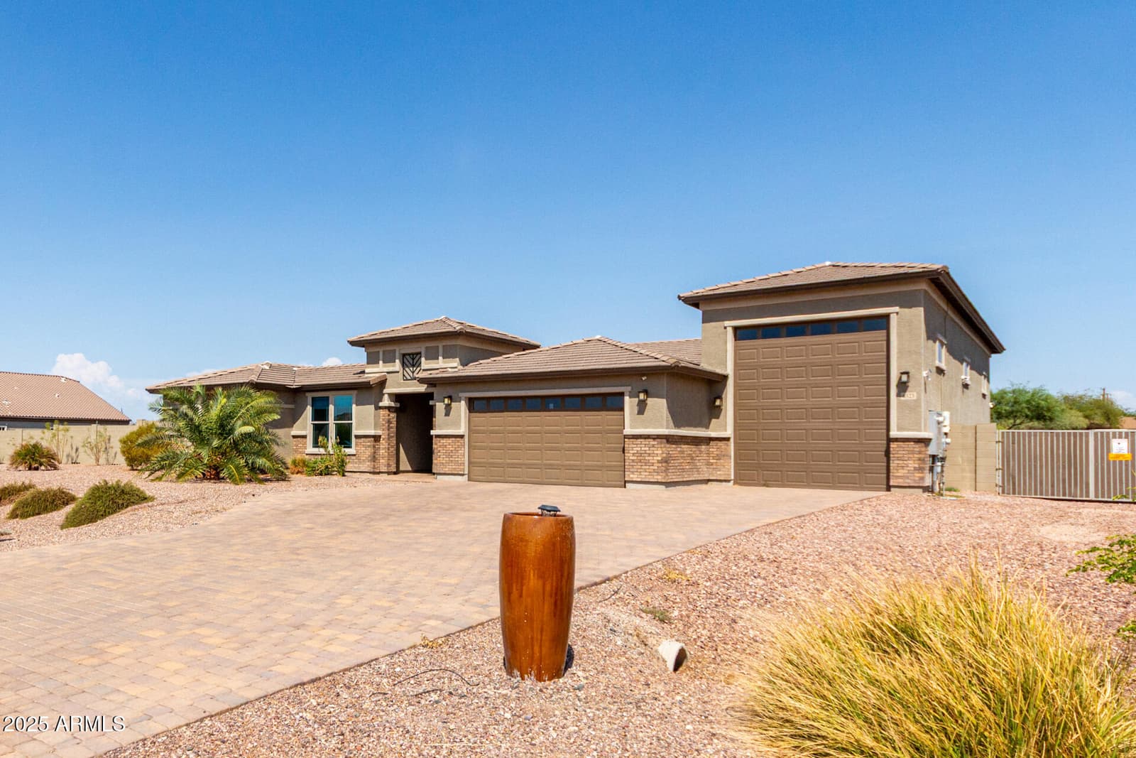 6523 N 135TH Drive, Glendale, AZ 85307 — photo 3 of 41
