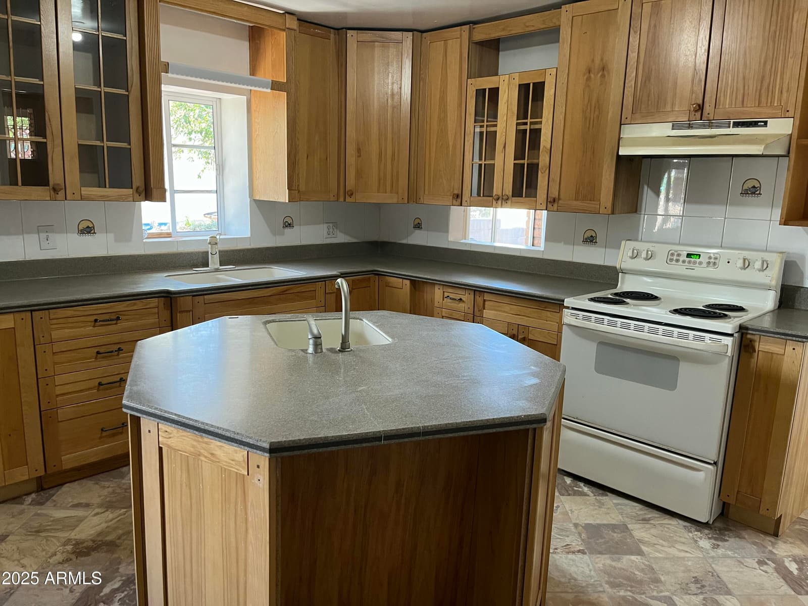 1324 E 6th Street, Douglas, AZ 85607 — photo 3 of 20