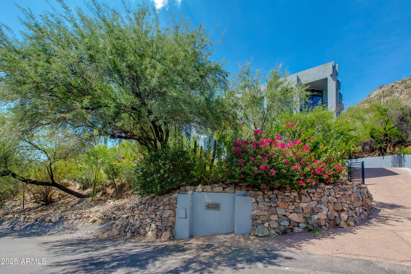 4228 E HIGHLANDS Drive, Paradise Valley, AZ 85253 — photo 2 of 36
