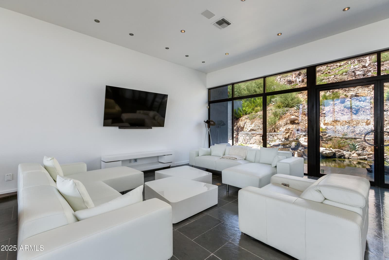 4228 E HIGHLANDS Drive, Paradise Valley, AZ 85253 — photo 8 of 36